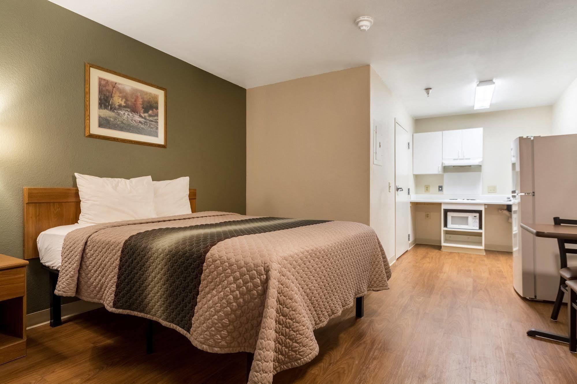 Hometowne Studios By Red Roof Denver - Glendale/ Cherry Creek Dış mekan fotoğraf